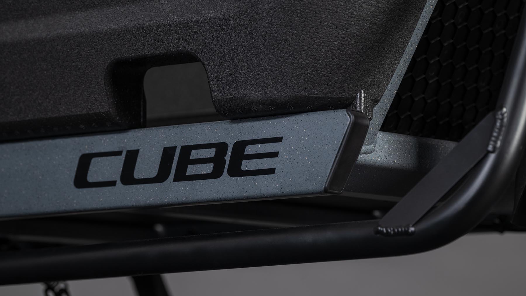 124300-Cube-Cargo-Hybrid-Comfort-SLX-800-stonegrit-n-black-2026-EBike-Lastenfahrrad-05