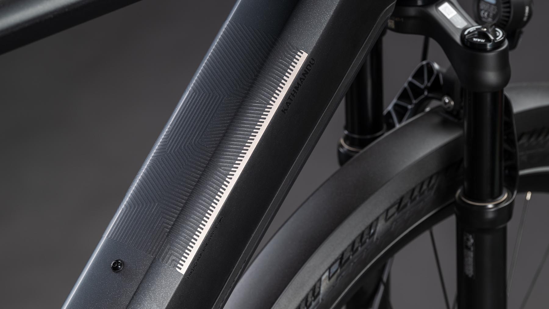 112600-Cube-Kathmandu-Hybrid-SLX-800-silverdust-n-chrome-2026-EBike-Trekkingrad-Herren-02