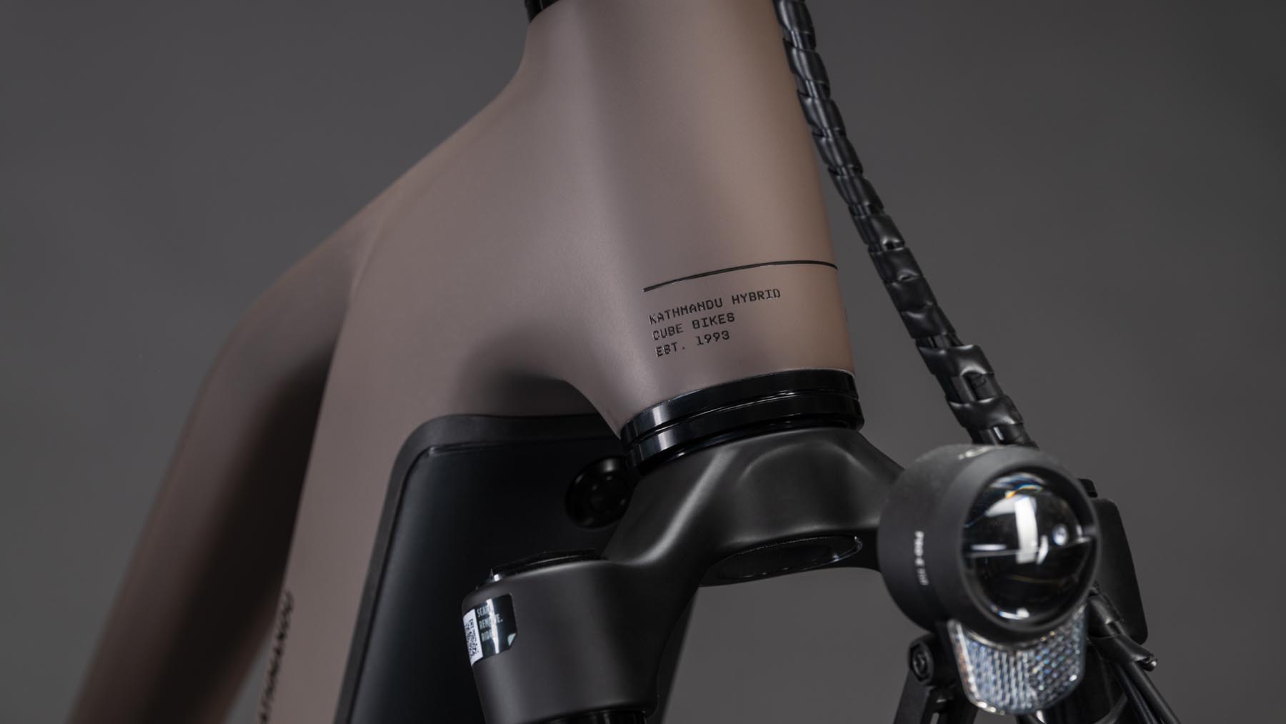 112501Z-Cube-Kathmandu-Hybrid-EXC-800-cedar-n-chrome-2026-EBike-Trekkingrad-Damen-05