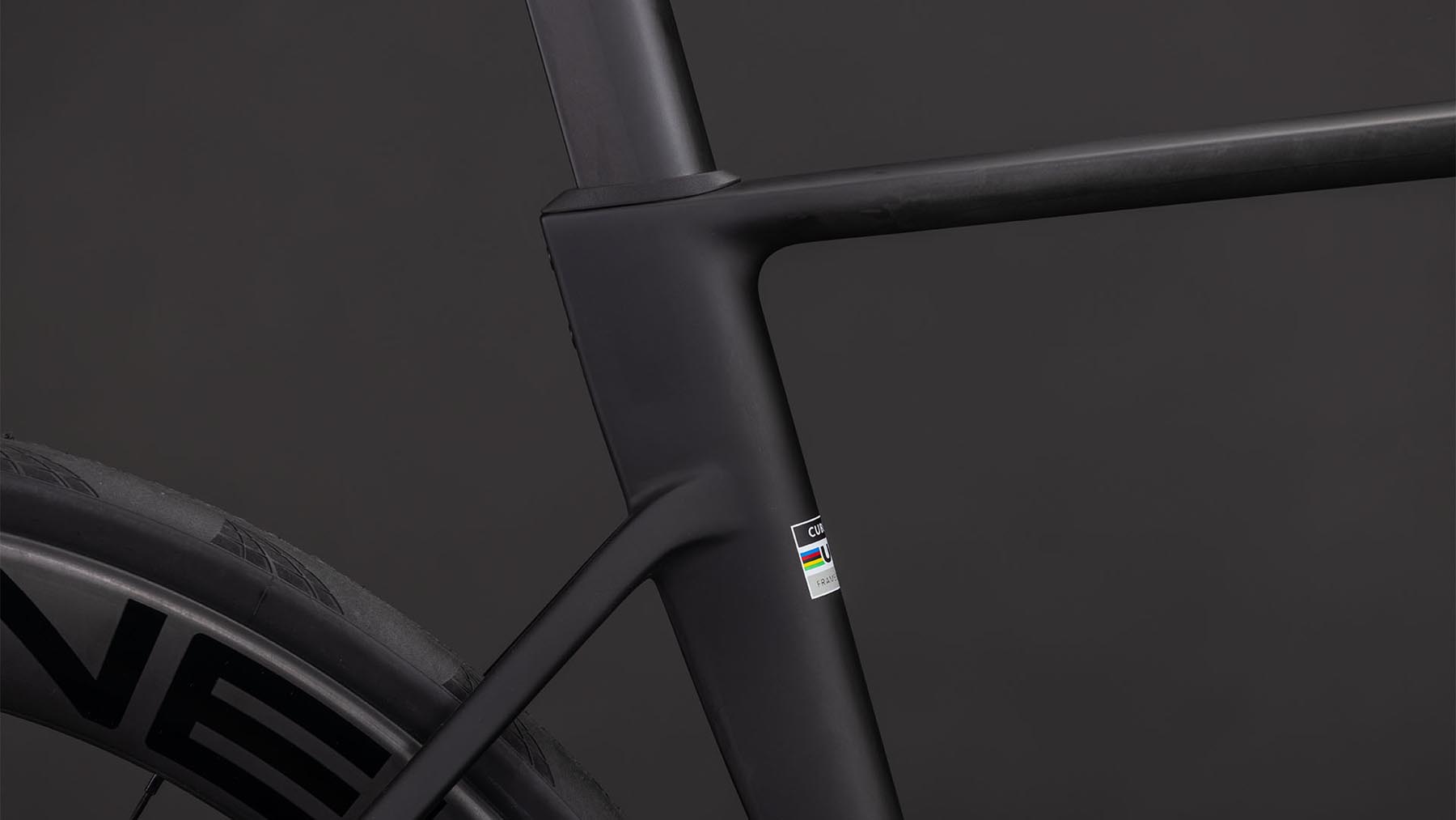 128200-Cube-Litening-AIR-C-68X-Race-blackline-2026-Carbon-Rennrad-03