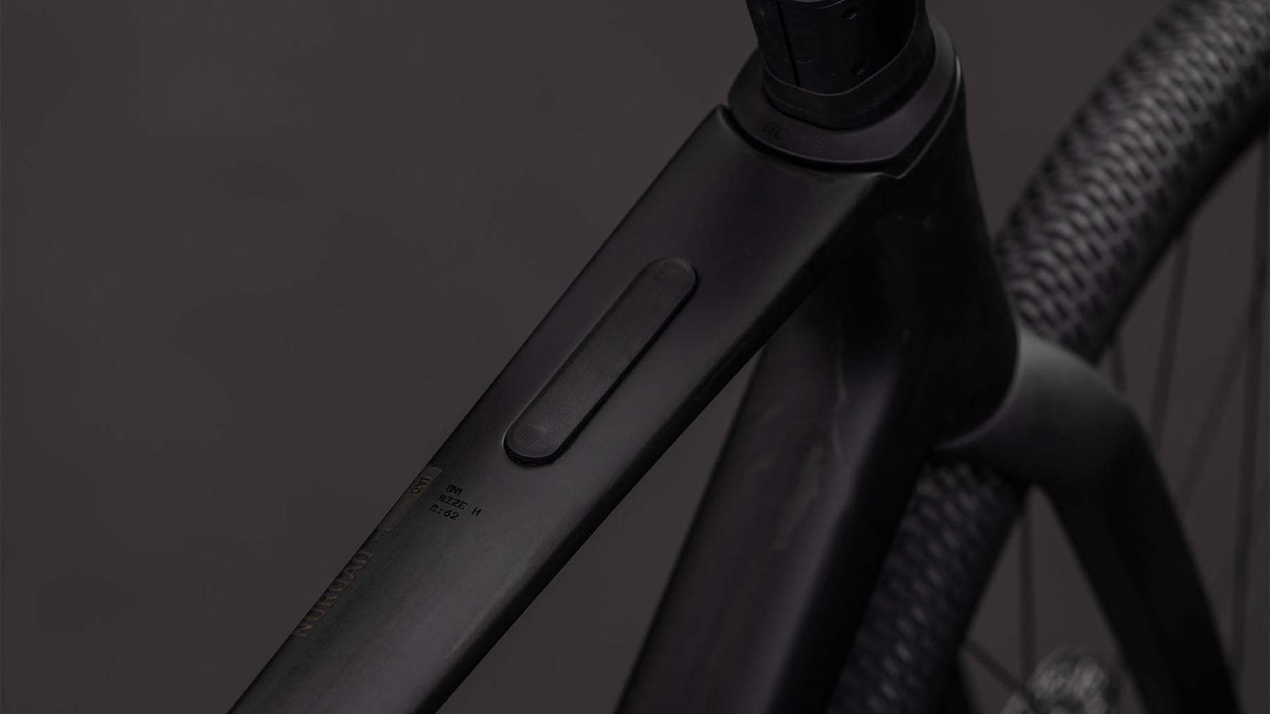 130100-Cube-Nuroad-C-62-ONE-blackline-2026-Gravel-Bike-01