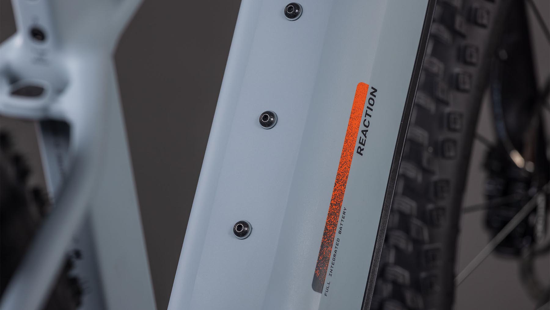 108400-Cube-Reaction-Hybrid-Race-800-vulcan-n-orange-2026-EBike-Hardtail-Mountainbike-02