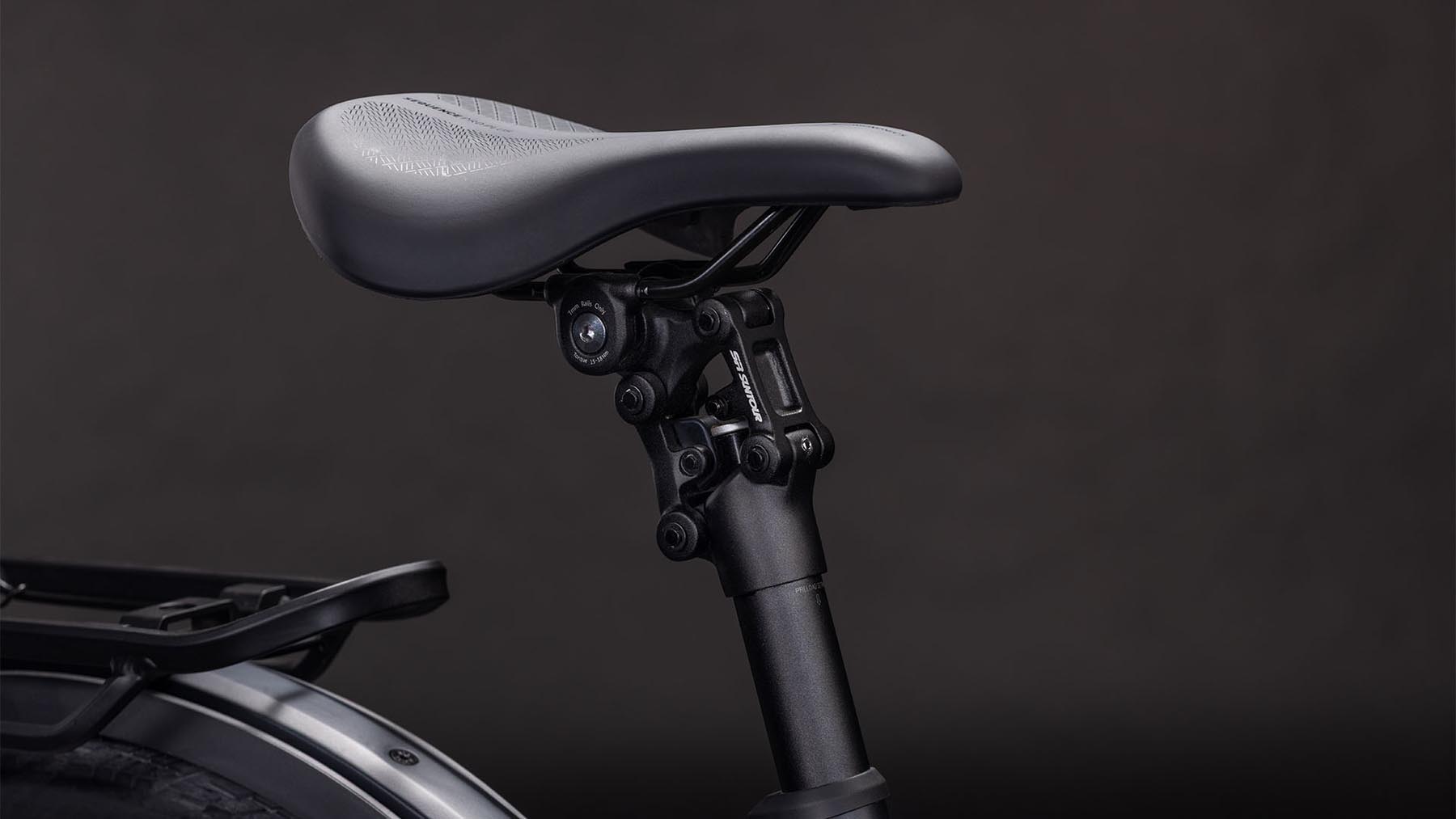 112202E-Cube-Kathmandu-Hybrid-Pro-800-coal-n-black-2026-EBike-Trekkingrad-Tiefeinsteiger-02