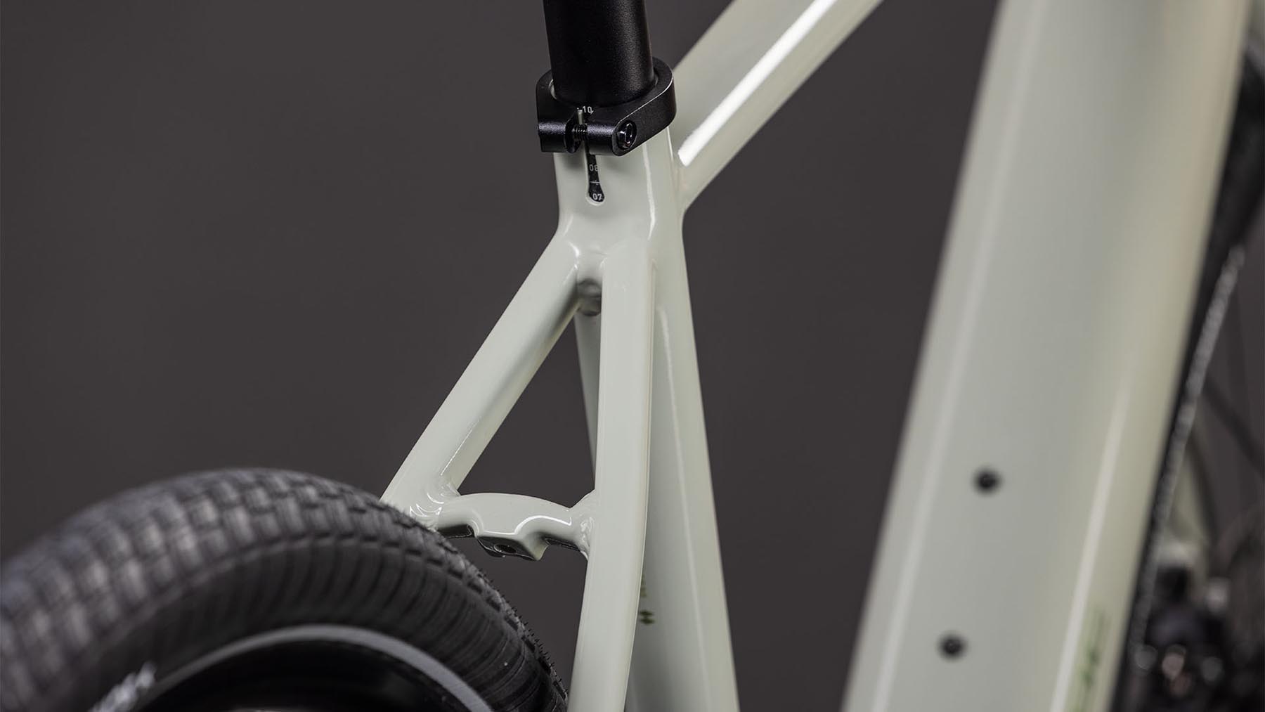 123200-Cube-Editor-Hybrid-SLX-400X-reedbeige-n-chrome-2026-EBike-Fitnessrad-Herren-03
