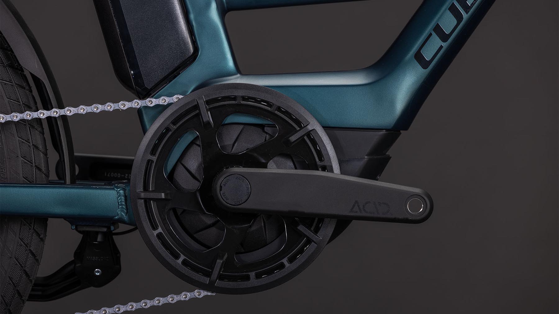 118300-Cube-Compact-Hybrid-545-royalgreen-n-black-2026-EBike-Kompaktrad-03