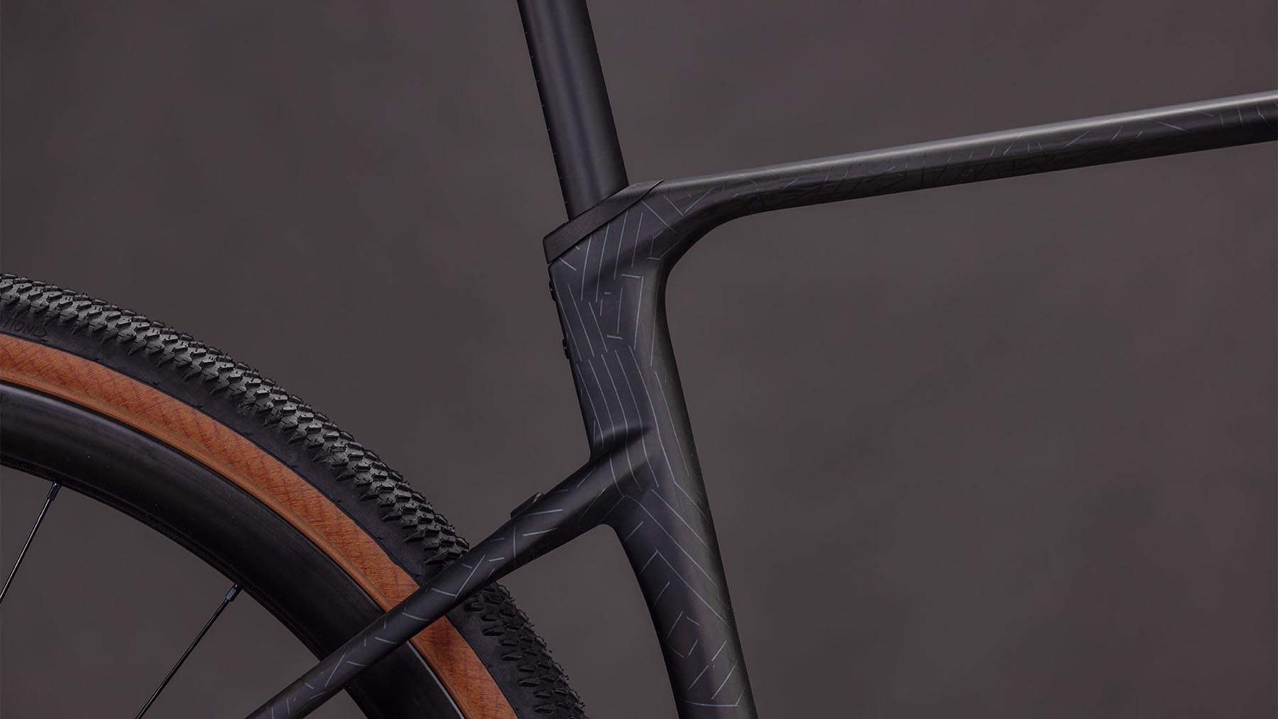 130350-Cube-Nuroad-C-62-EXC-carbon-n-crisscross-2026-Gravel-Bike-06
