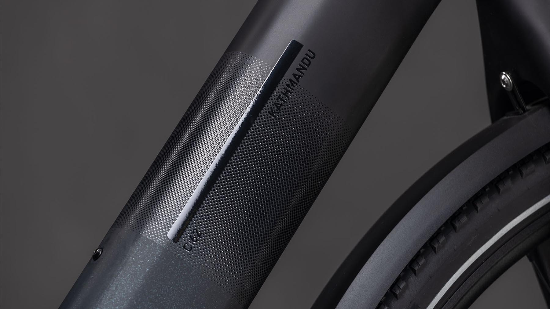 112920-Cube-Kathmandu-Hybrid-C-62-SLX-400X-liquidblack-n-bluedust-2026-EBike-Trekkingrad-Herren-02