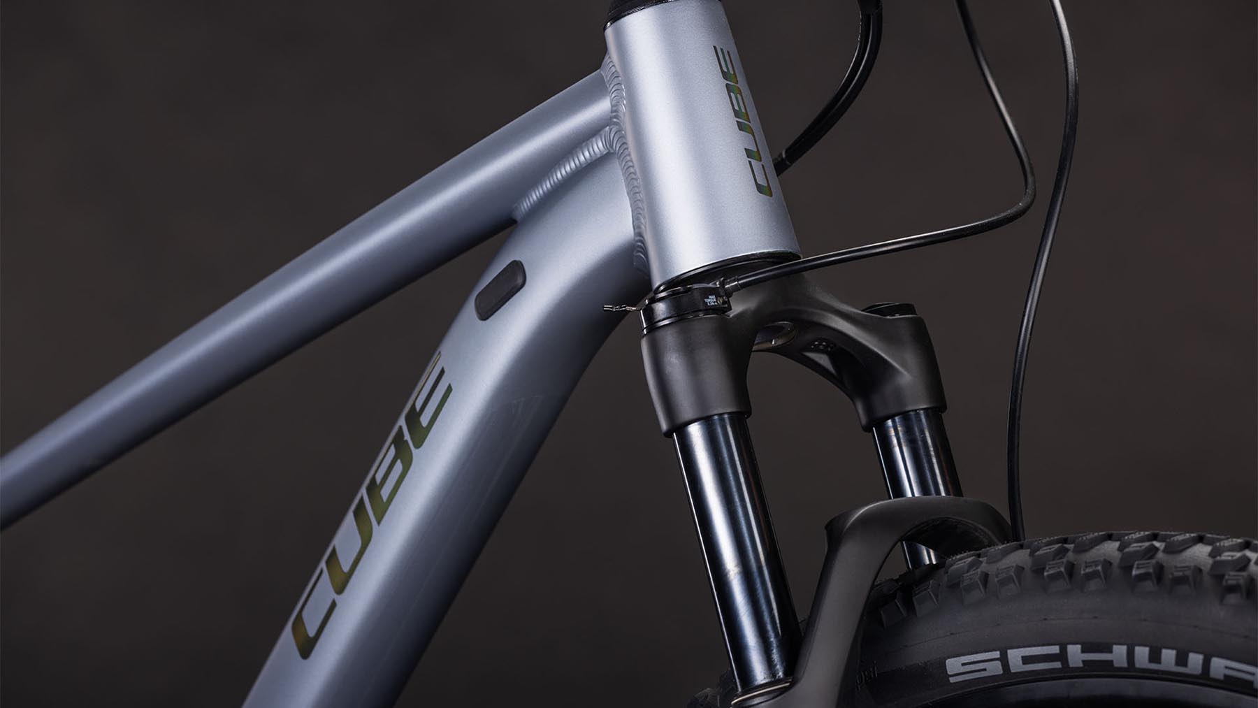 142200-Cube-Attention-SLX-slategrey-n-black-2026-Hardtail-Mountainbike-02