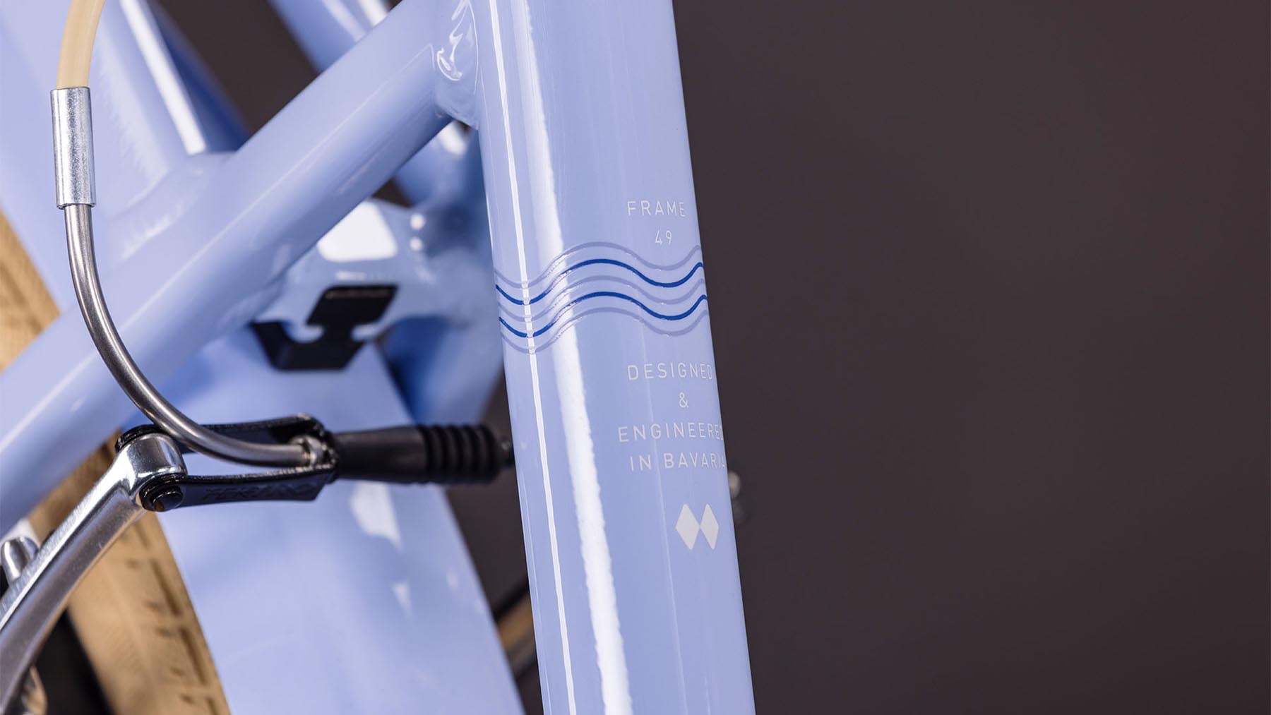164100E-Cube-Aruba-blueblossom-n-creme-2026-Trekkingrad-Tiefeinsteiger-04