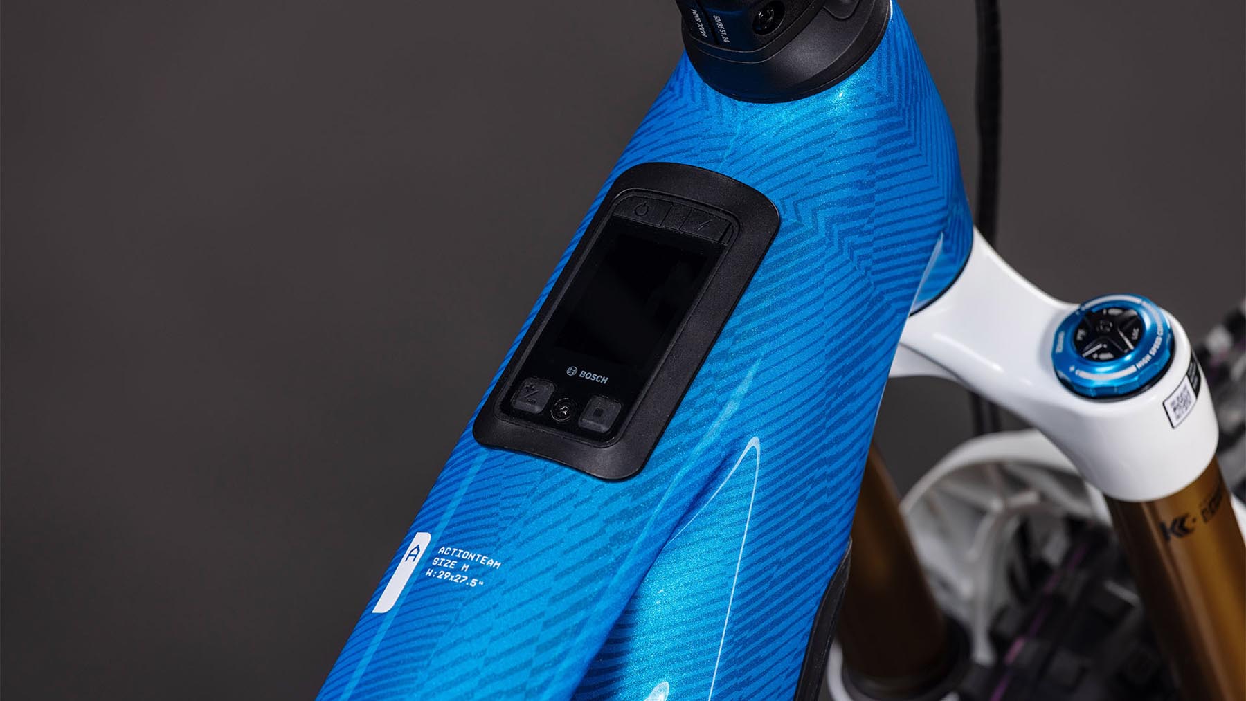 103510-Cube-Stereo-Hybrid-ONE77-HPC-AT-800-actionteam-2026-EBike-Fully-Mountainbike-01