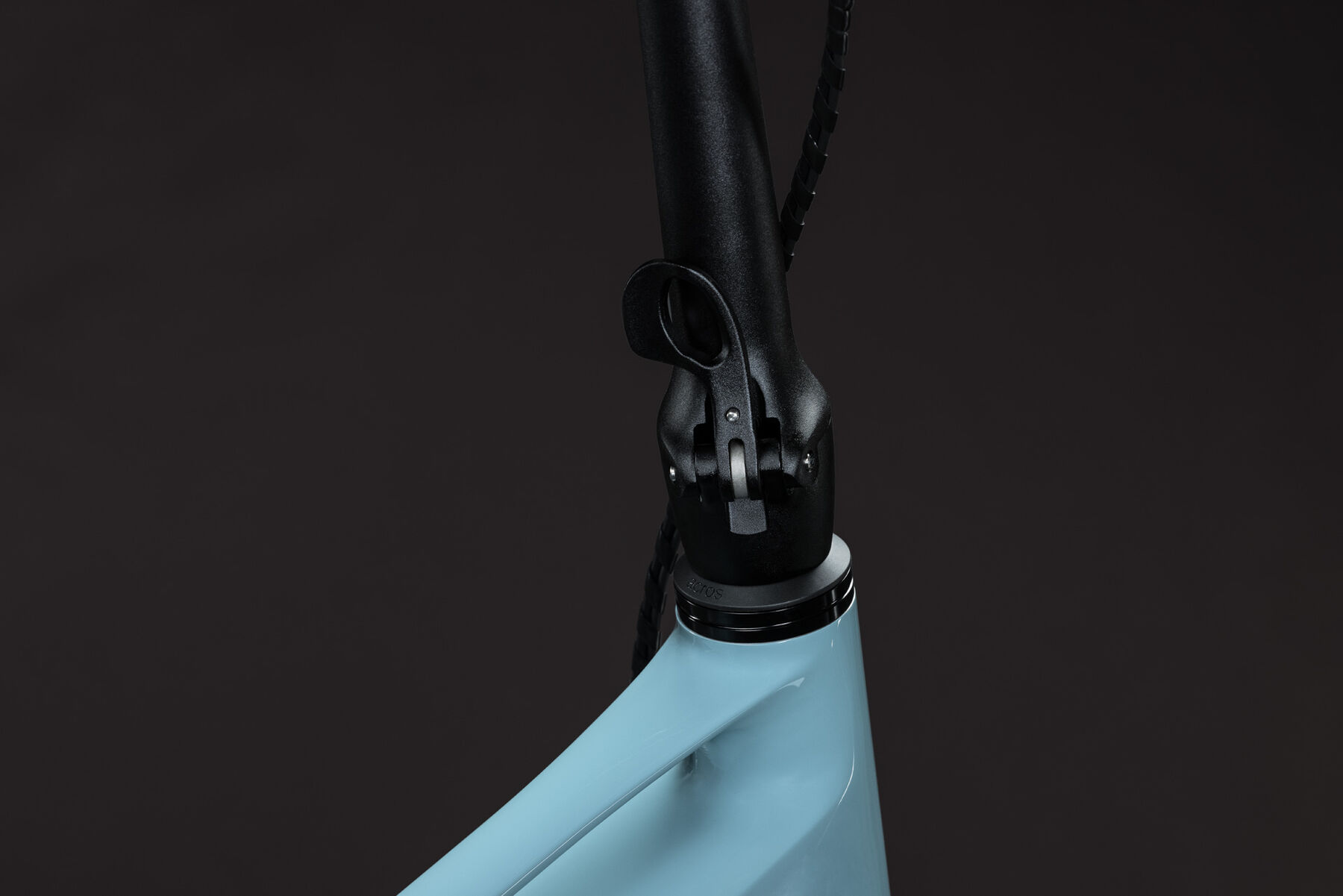 1120410-Cube-Fold-Hybrid-540-arubablue-n-sky-2027-03