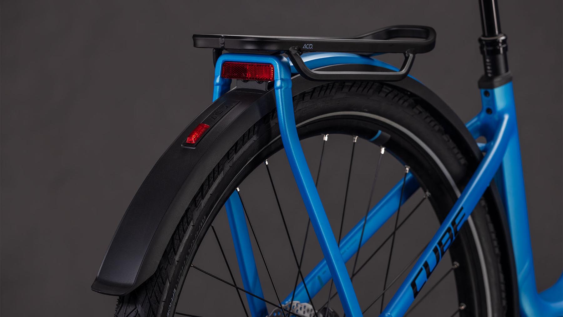 112312E-Cube-Kathmandu-Hybrid-Comfort-Pro-800-azure-n-black-2026-EBike-Trekkingrad-Tiefeinsteiger-03