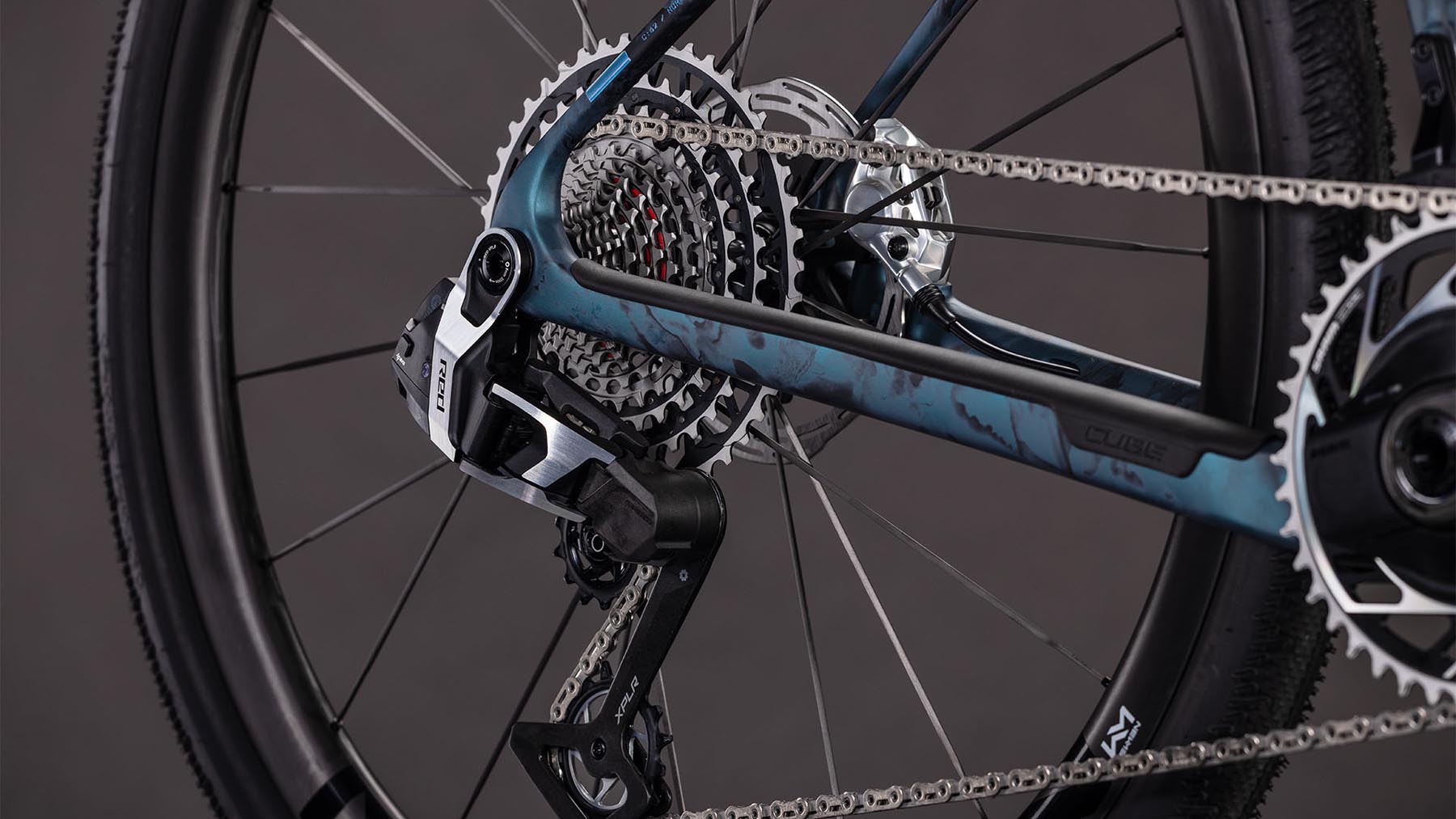 130600-Cube-Nuroad-C-62-SLT-royalgreen-n-fume-2026-Gravel-Bike-08