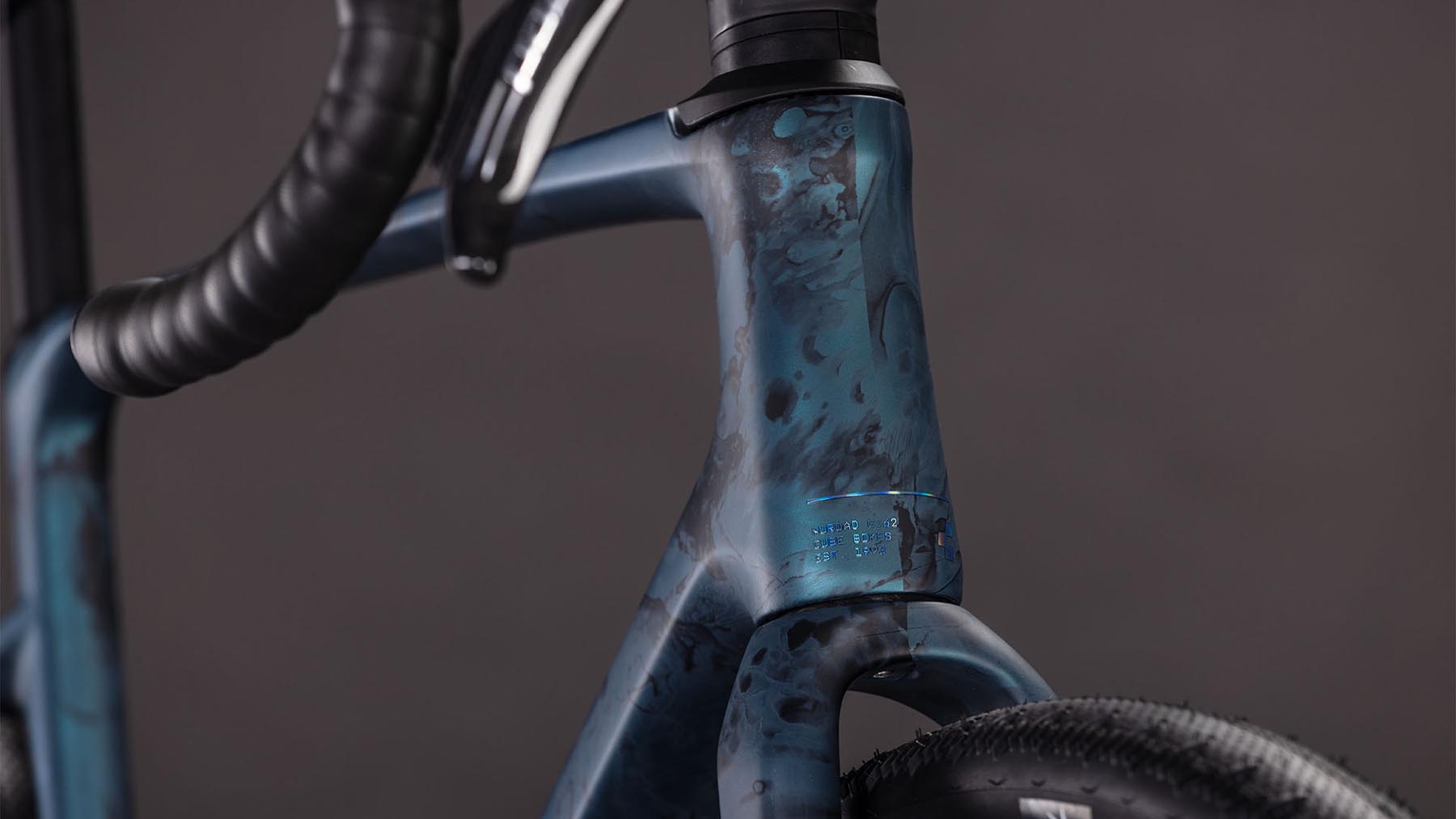 130600-Cube-Nuroad-C-62-SLT-royalgreen-n-fume-2026-Gravel-Bike-09