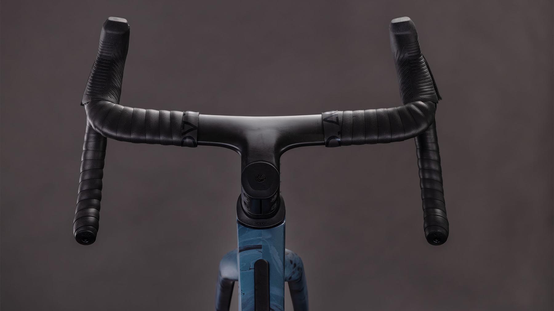 130600-Cube-Nuroad-C-62-SLT-royalgreen-n-fume-2026-Gravel-Bike-03