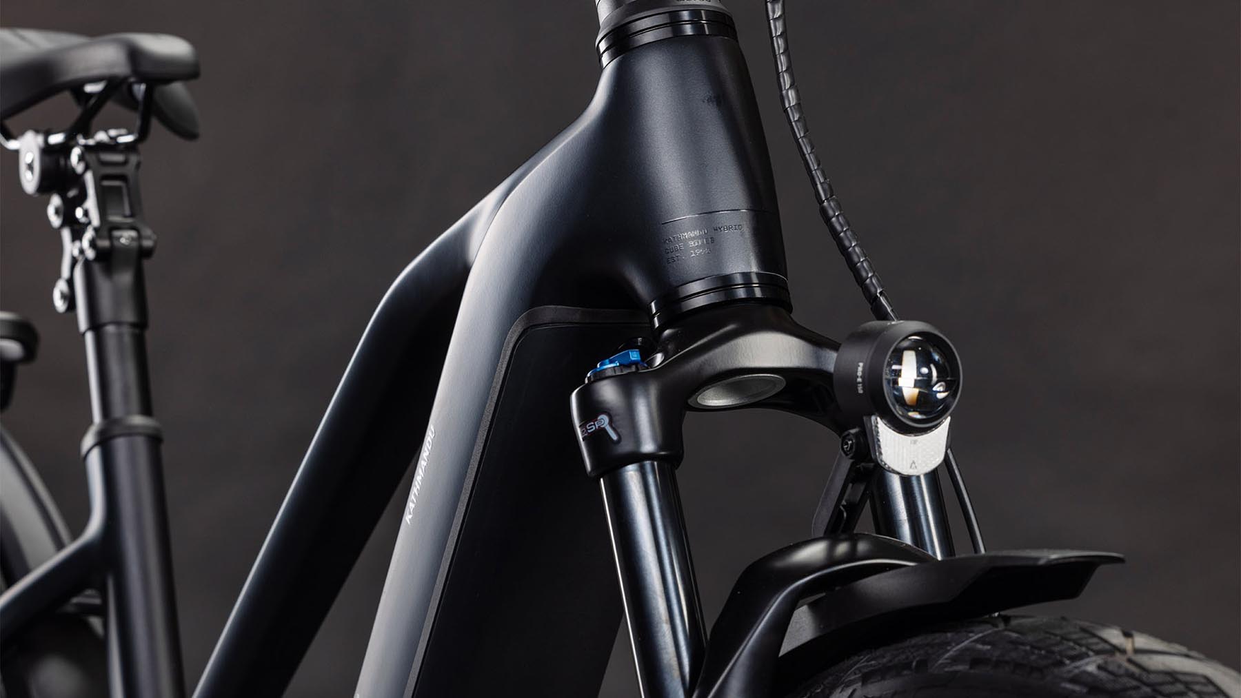 112201Z-Cube-Kathmandu-Hybrid-Pro-800-coal-n-black-2026-EBike-Trekkingrad-Damen-04