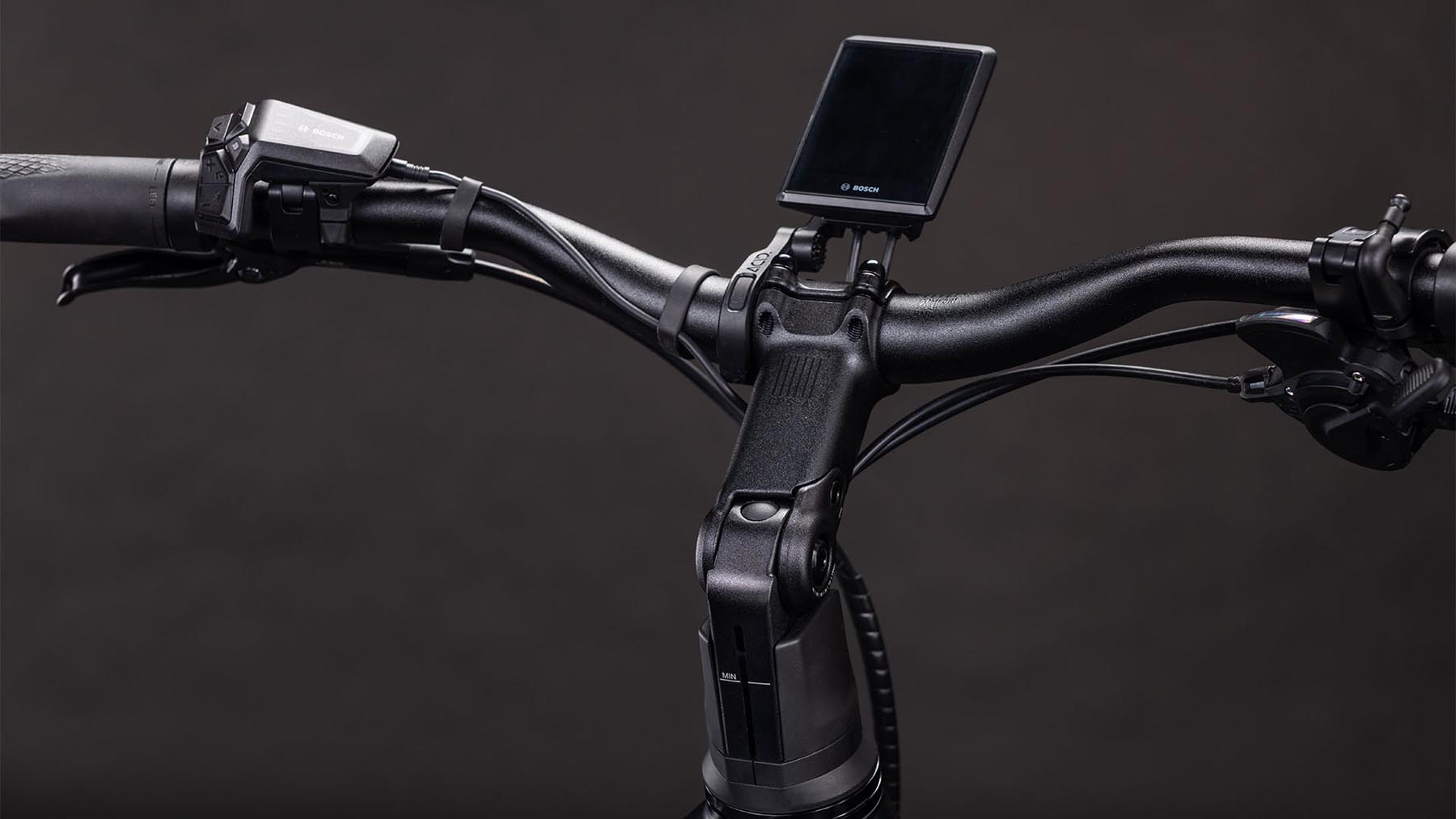 112202E-Cube-Kathmandu-Hybrid-Pro-800-coal-n-black-2026-EBike-Trekkingrad-Tiefeinsteiger-05