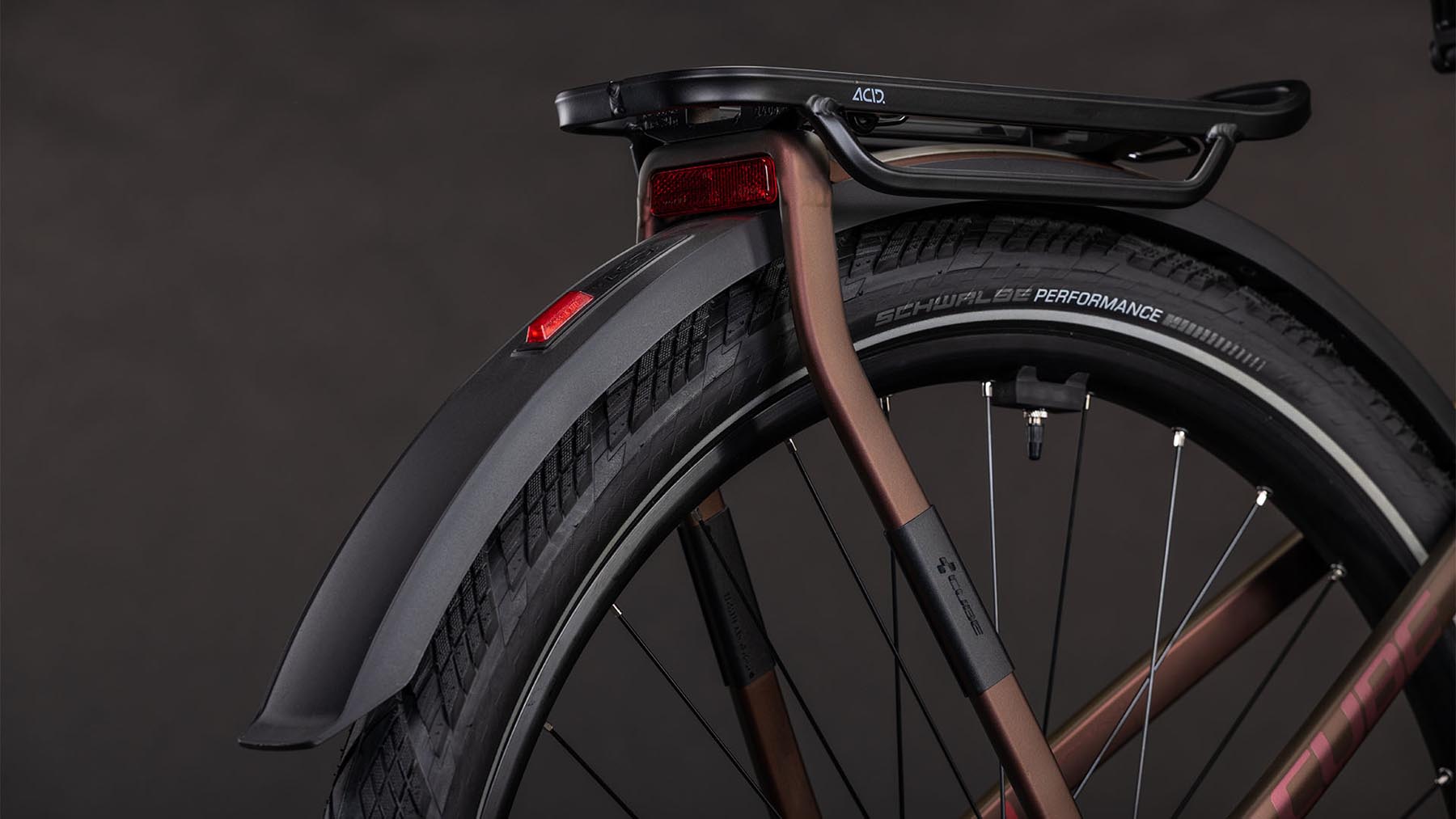 112212E-Cube-Kathmandu-Hybrid-Pro-800-sunglow-n-chrome-2026-EBike-Trekkingrad-Tiefeinsteiger-03