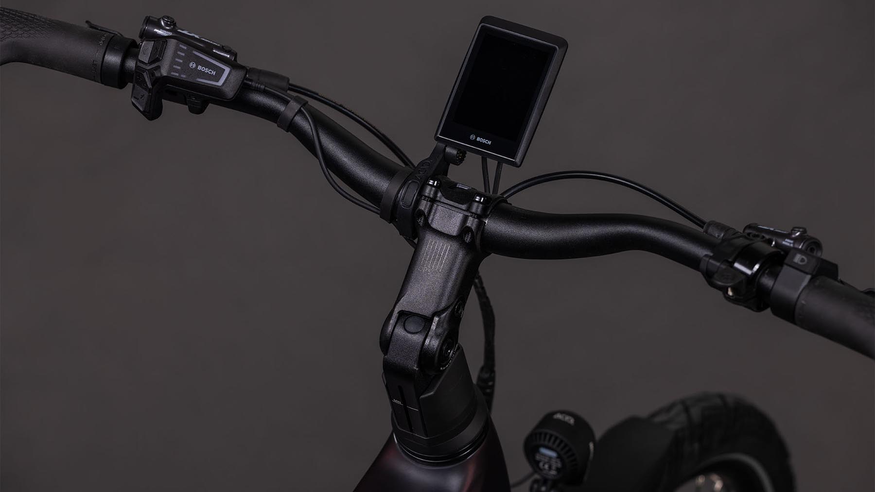 112700-Cube-Kathmandu-Hybrid-Comfort-SLX-800-solareclipse-n-gold-2026-EBike-Trekkingrad-Herren-02