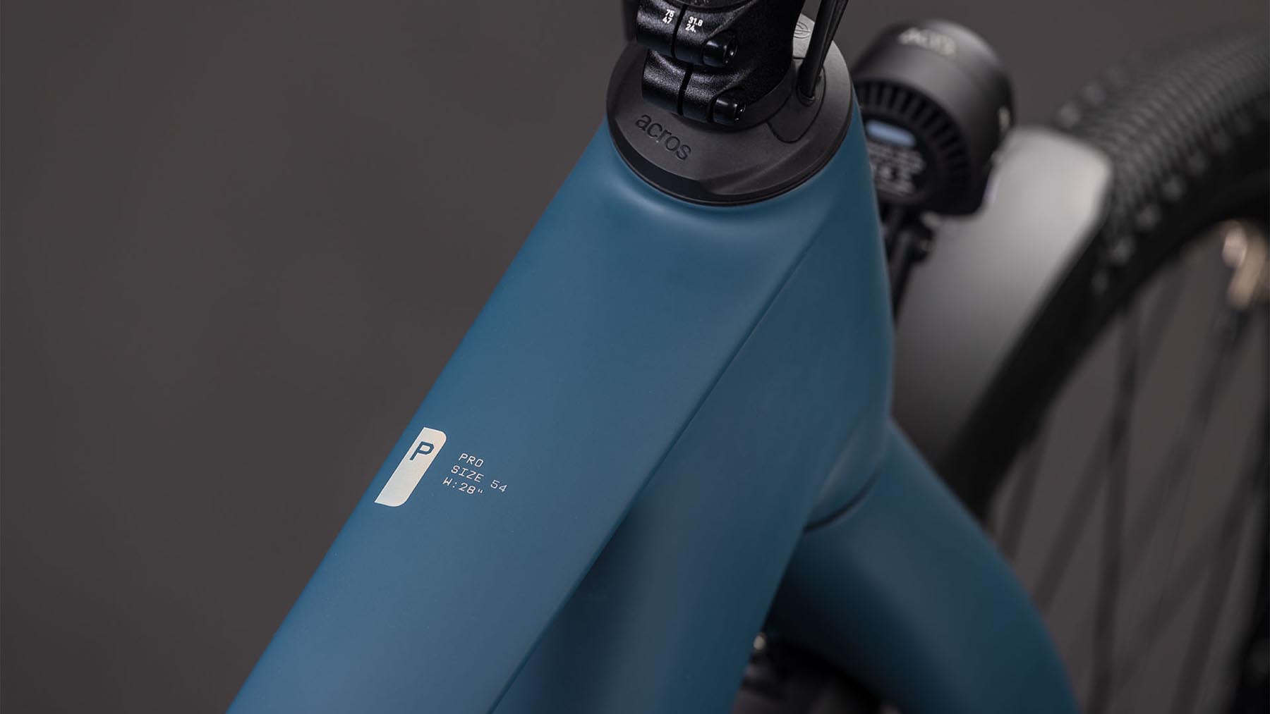 112900-Cube-Kathmandu-Hybrid-C-62-Pro-400X-spectralblue-n-prism-2026-EBike-Trekkingrad-Herren-01