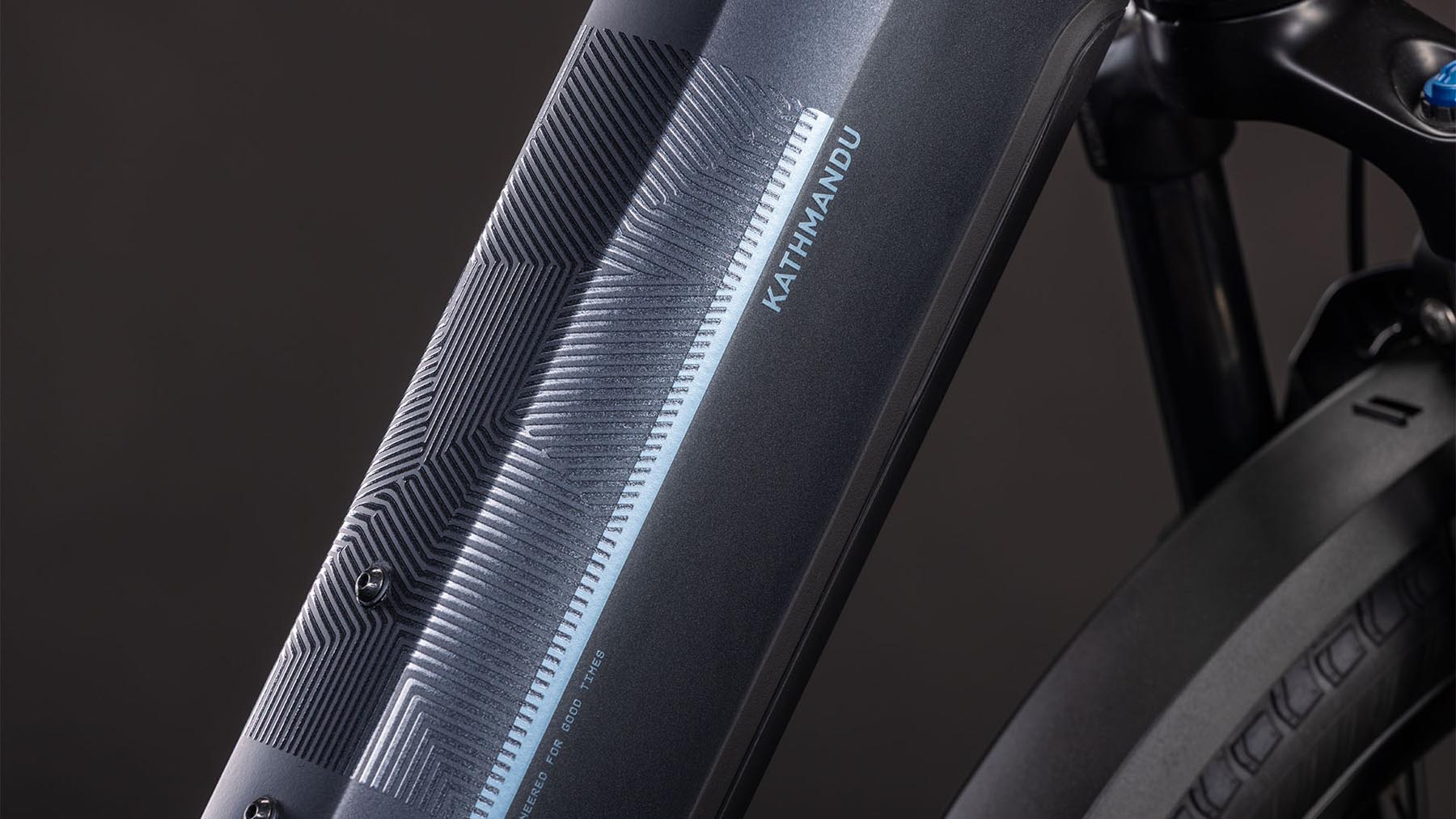 112112E-Cube-Kathmandu-Hybrid-ONE-800-metallicgrey-n-grey-2026-EBike-Trekkingrad-Tiefeinsteiger-04