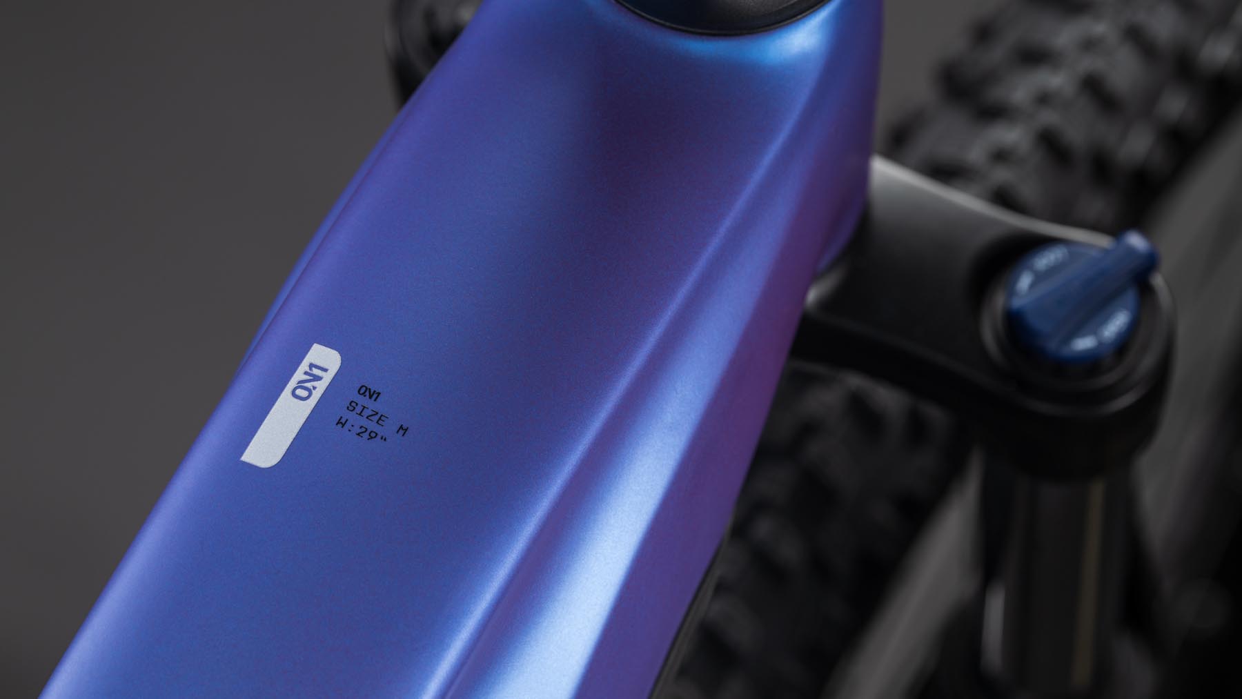 108181Z-Cube-Reaction-Hybrid-ONE-800-blueiris-n-reflect-2026-EBike-Hardtail-Mountainbike-Damen-01