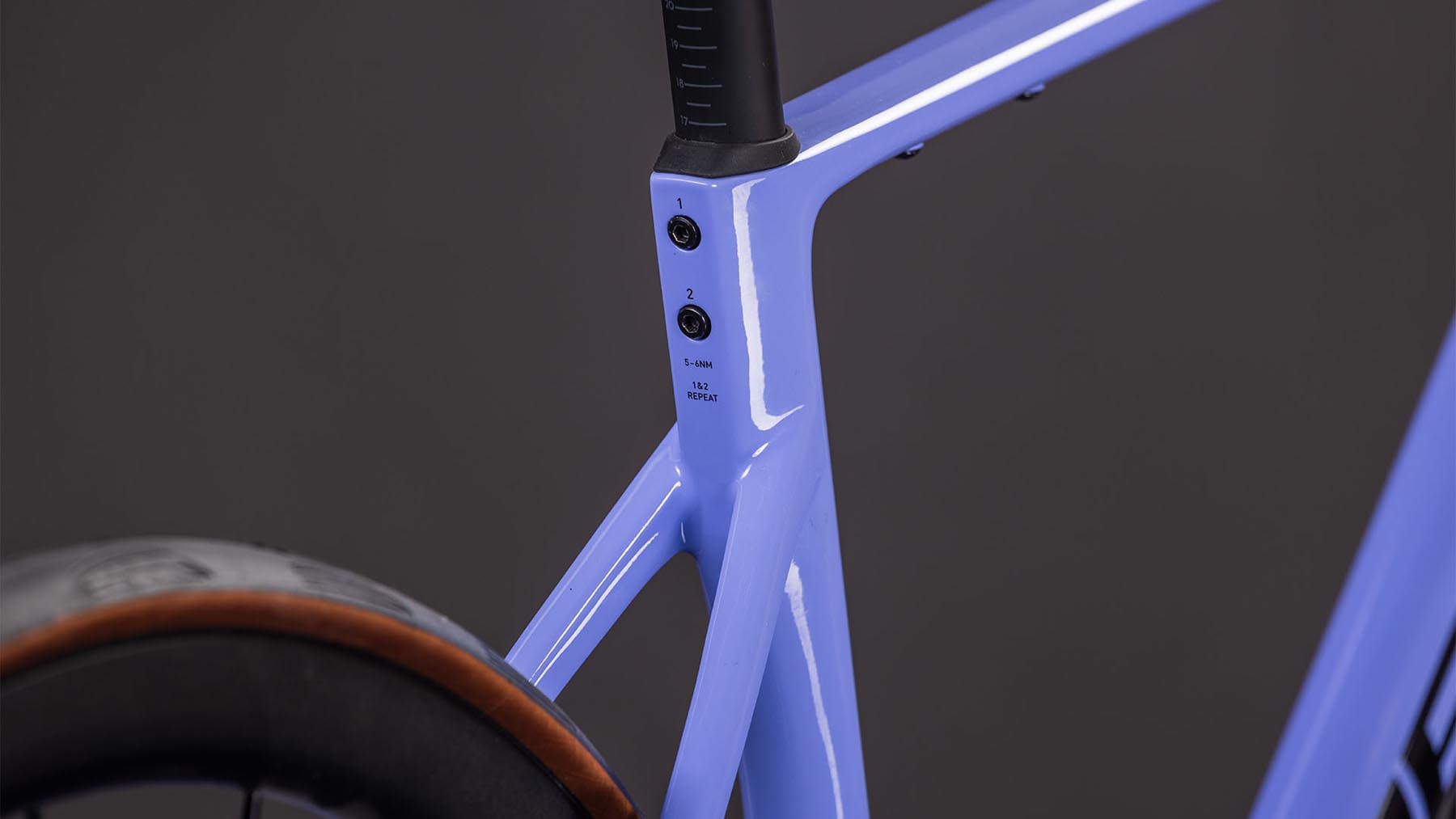 125610-Cube-Attain-C-62-SLX-lucidlilac-n-black-2026-Carbon-Rennrad-02