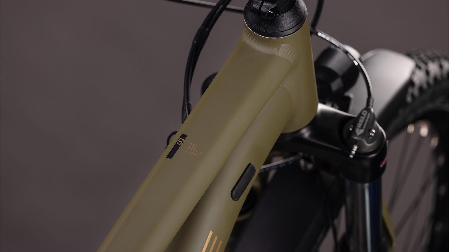 141260-Cube-Aim-SLX-FE-dustyolive-n-gold-2026-Hardtail-Mountainbike-01