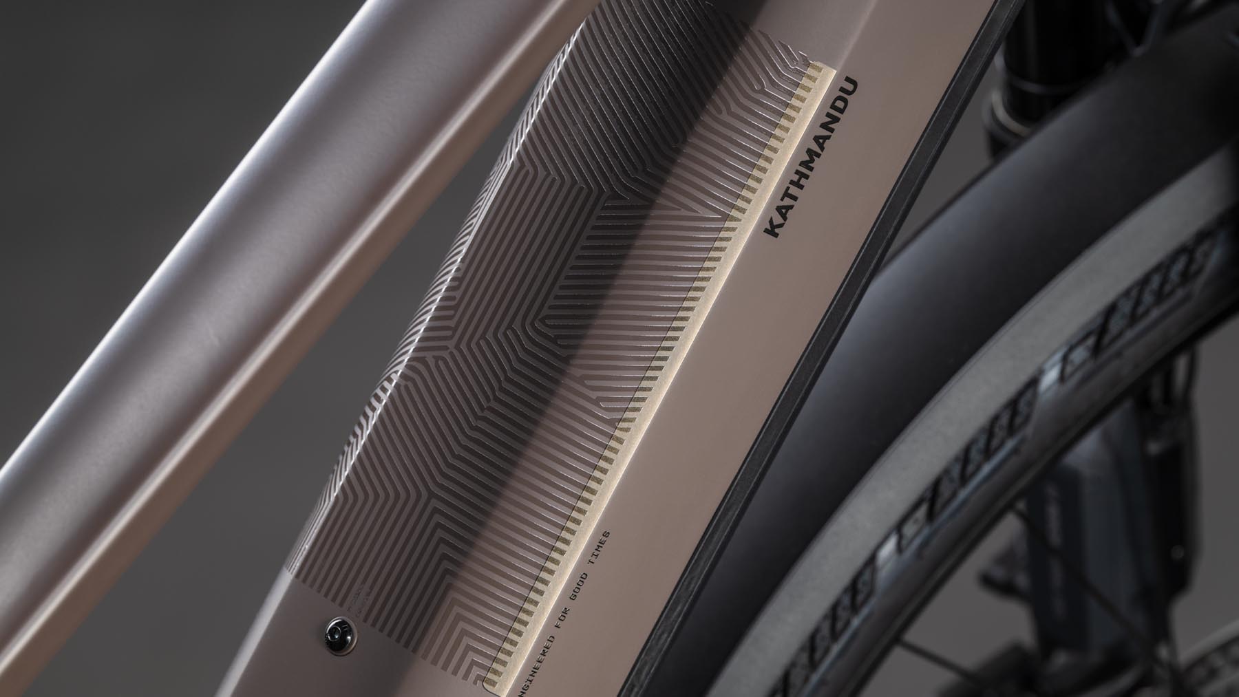 112501Z-Cube-Kathmandu-Hybrid-EXC-800-cedar-n-chrome-2026-EBike-Trekkingrad-Damen-02