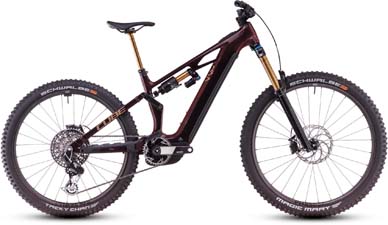Zu sehen ist ein dunkelrotes Cube Stereo Hybrid ONE77 HPC SLT E-Bike, mit goldenen Stoßdämpfern.
