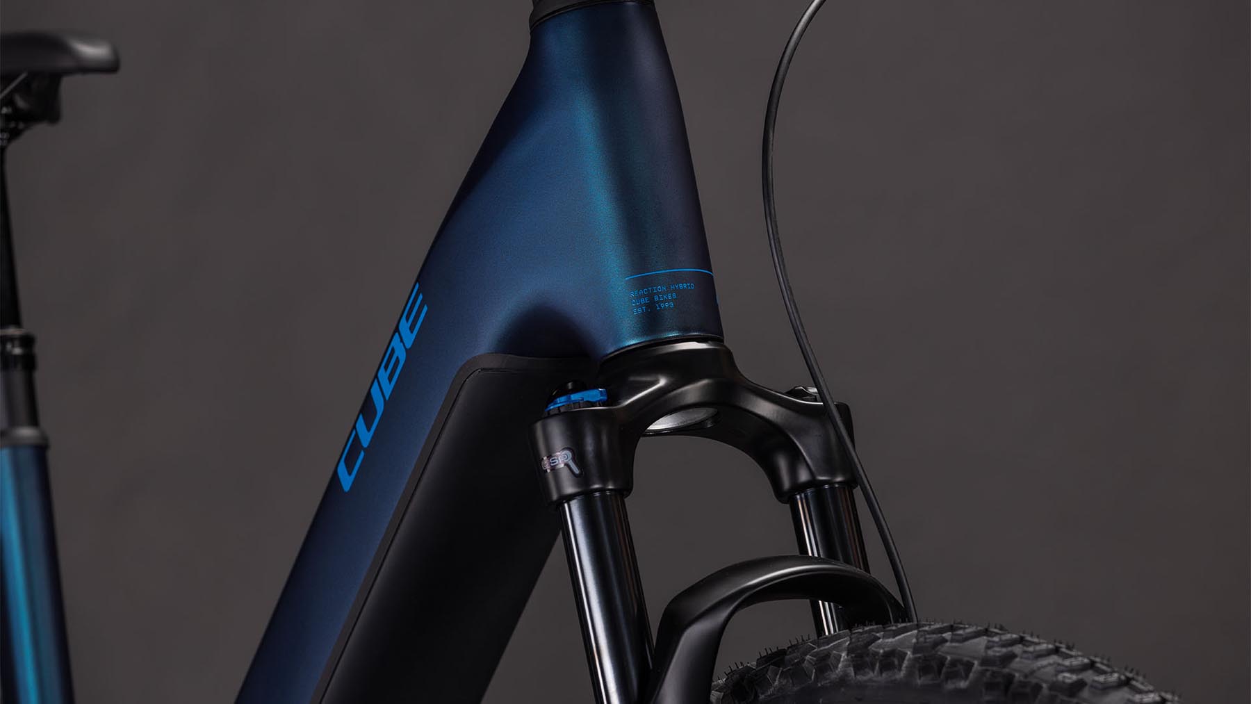 108232E-Cube-Reaction-Hybrid-Pro-800-nebular-n-dazzle-2026-EBike-Hardtail-Mountainbike-Tiefeinsteiger-05