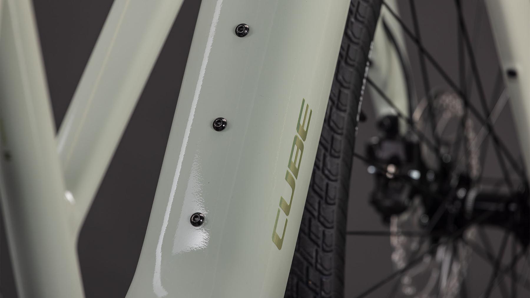 123201Z-Cube-Editor-Hybrid-SLX-400X-reedbeige-n-chrome-2026-EBike-Fitnessrad-Damen-02