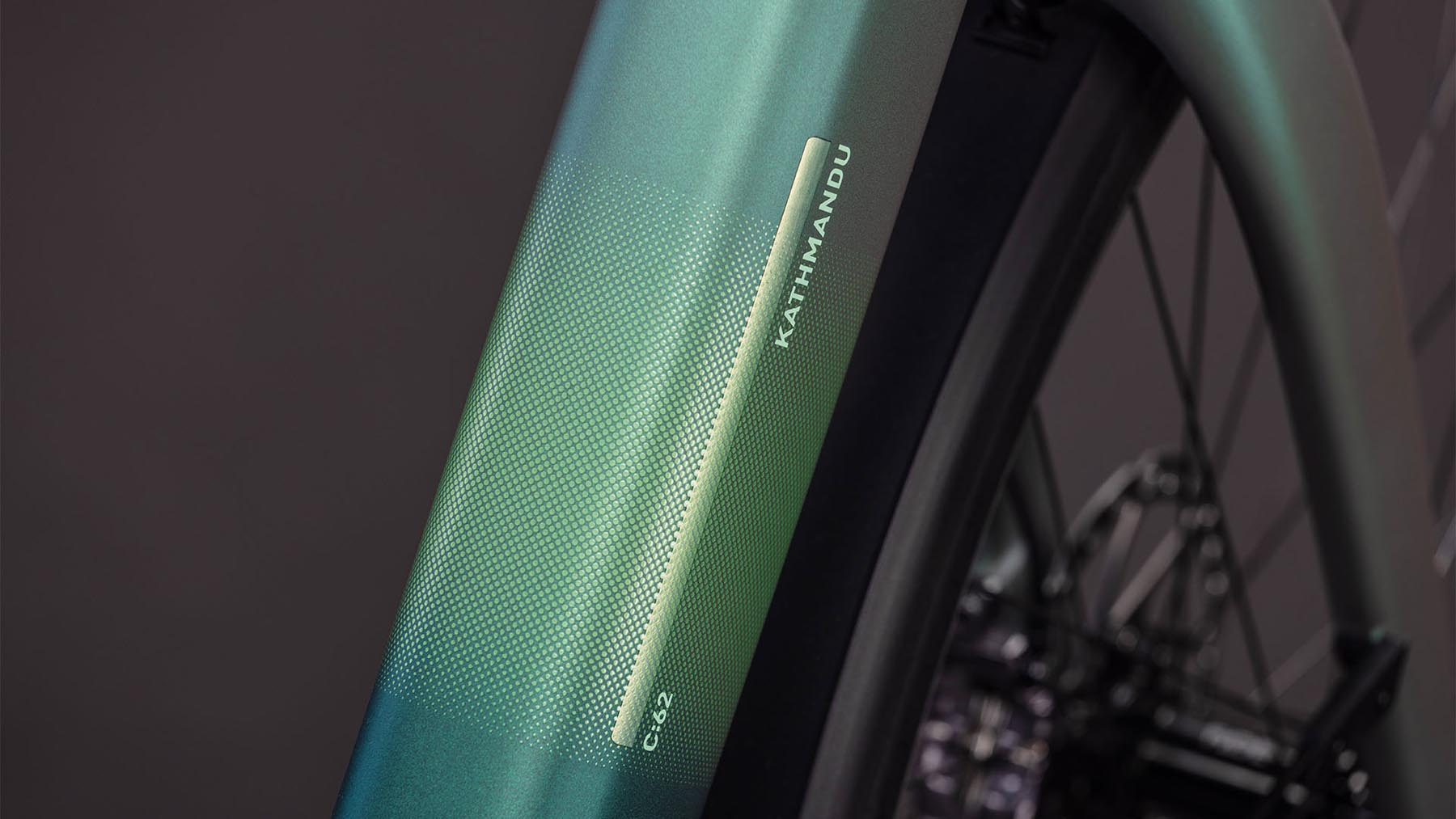 112951E-Cube-Kathmandu-Hybrid-C-62-SLT-400X-seafoam-n-chrome-2026-EBike-Trekkingrad-Tiefeinsteiger-03