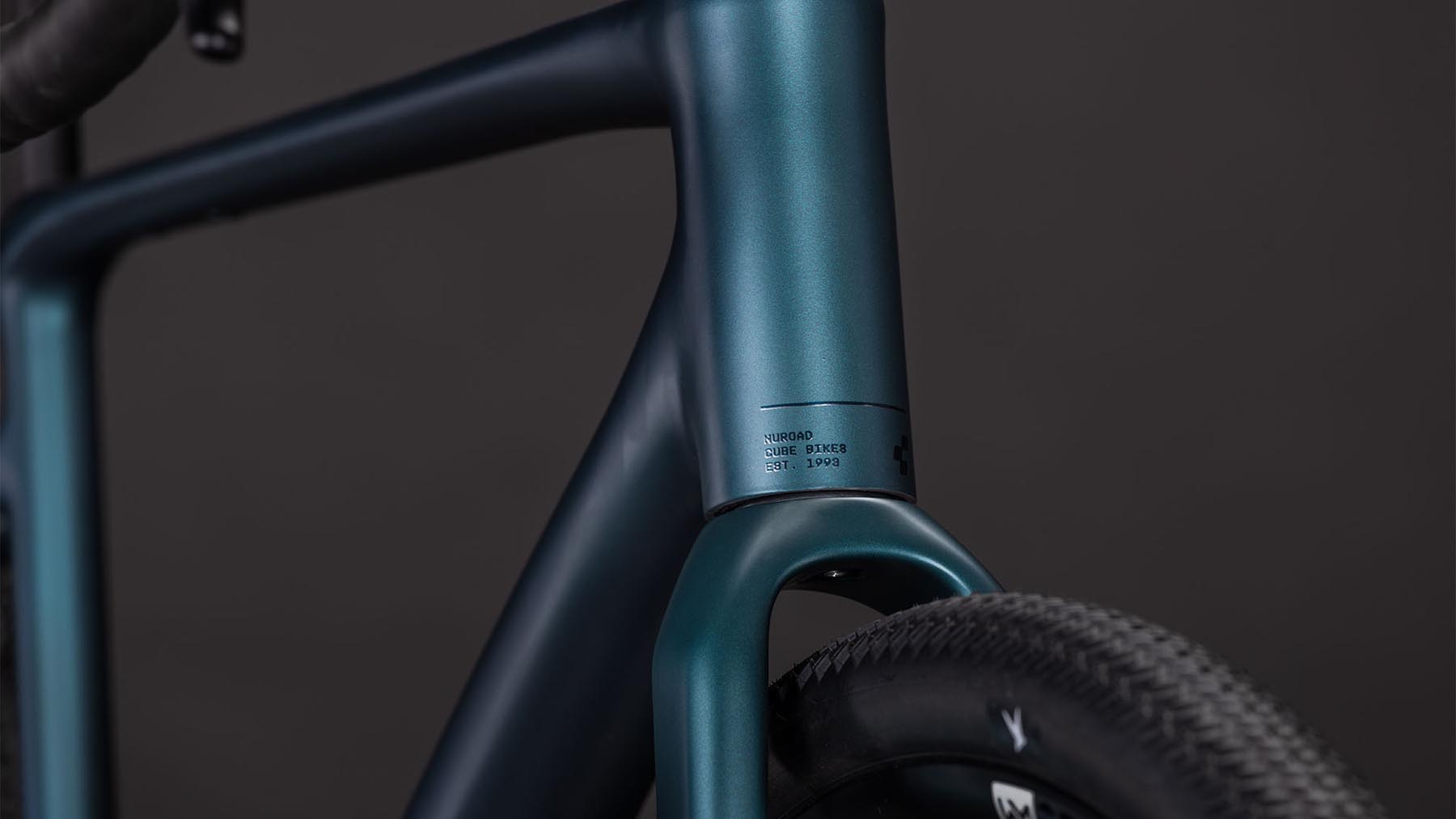 129450-Cube-Nuroad-Race-royalgreen-n-black-2026-Gravel-Bike-04