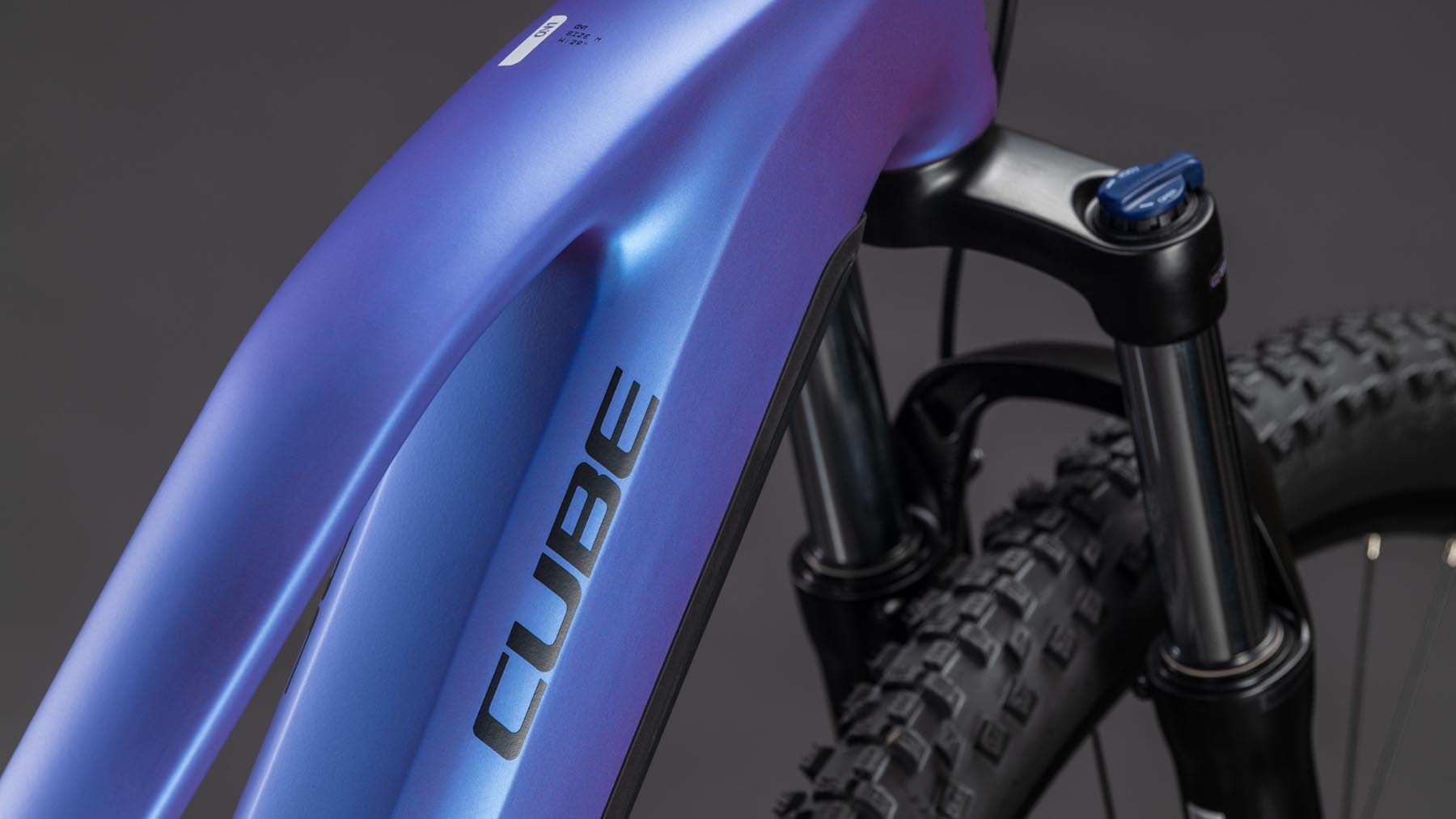 108181Z-Cube-Reaction-Hybrid-ONE-800-blueiris-n-reflect-2026-EBike-Hardtail-Mountainbike-Damen-02