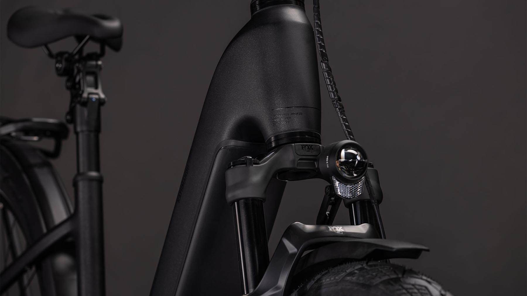 112602E-Cube-Kathmandu-Hybrid-SLX-800-silverdust-n-chrome-2026-EBike-Trekkingrad-Tiefeinsteiger-05