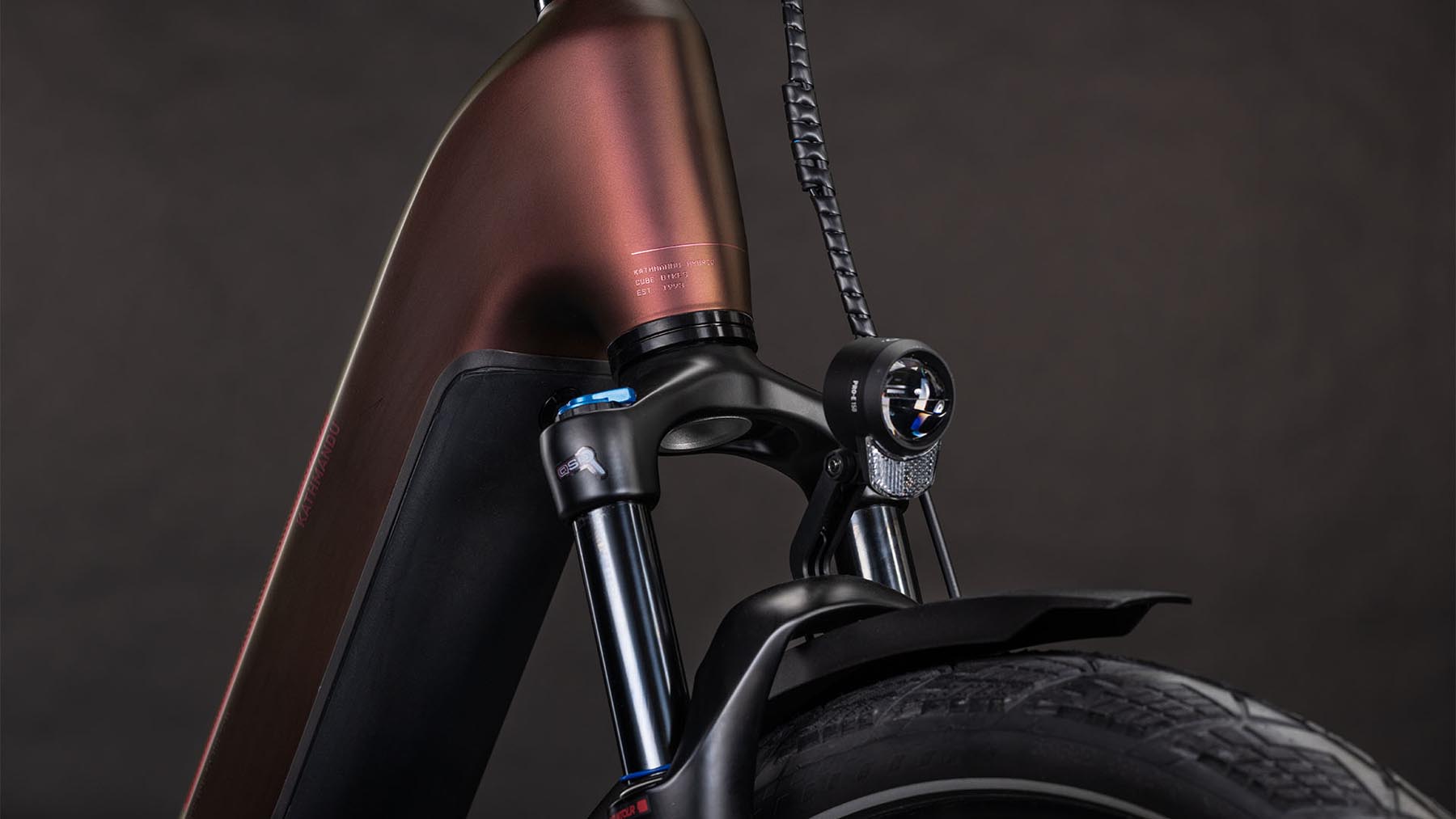 112212E-Cube-Kathmandu-Hybrid-Pro-800-sunglow-n-chrome-2026-EBike-Trekkingrad-Tiefeinsteiger-05