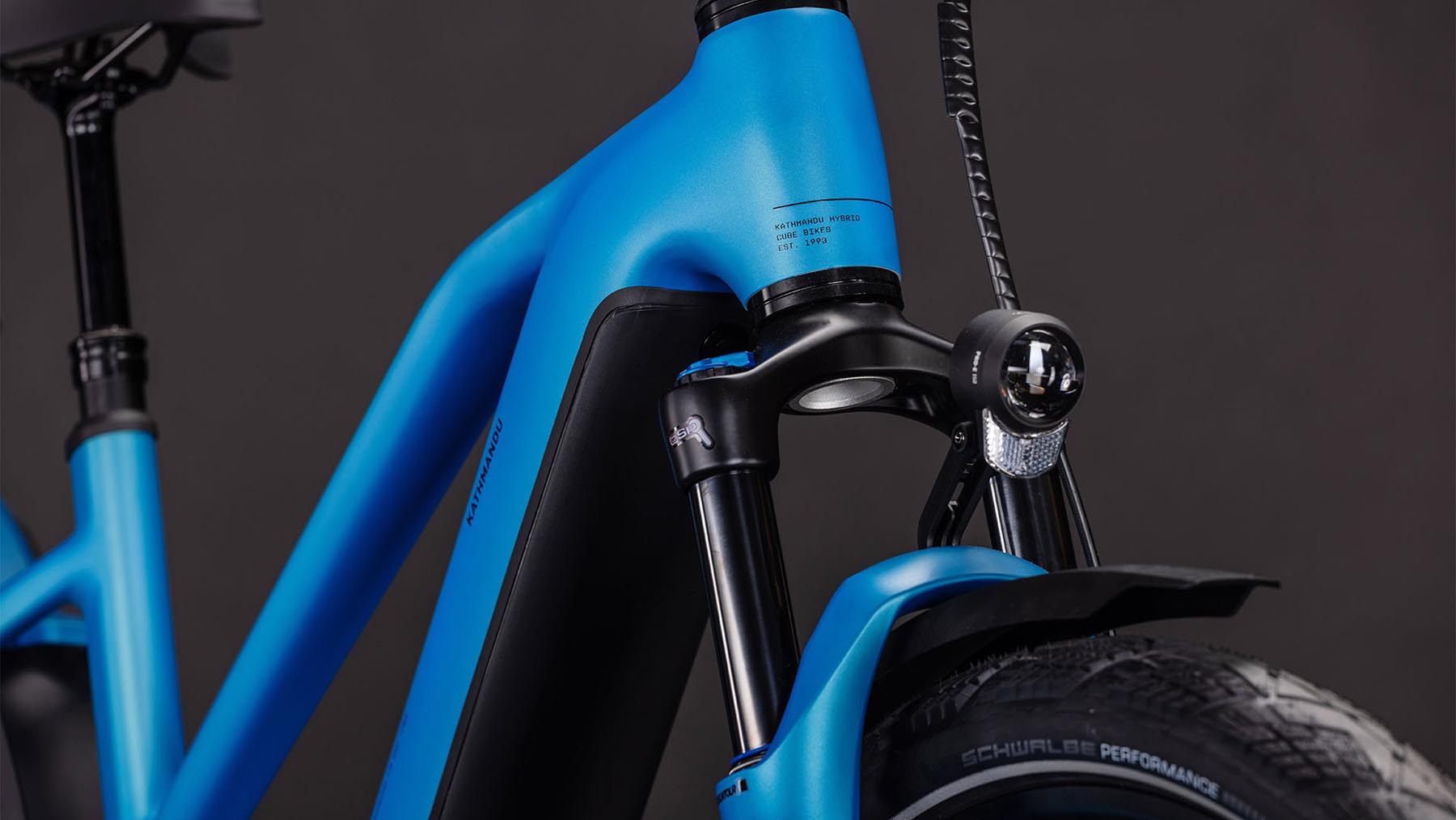 112311Z-Cube-Kathmandu-Hybrid-Comfort-Pro-800-azure-n-black-2026-EBike-Trekkingrad-Damen-05