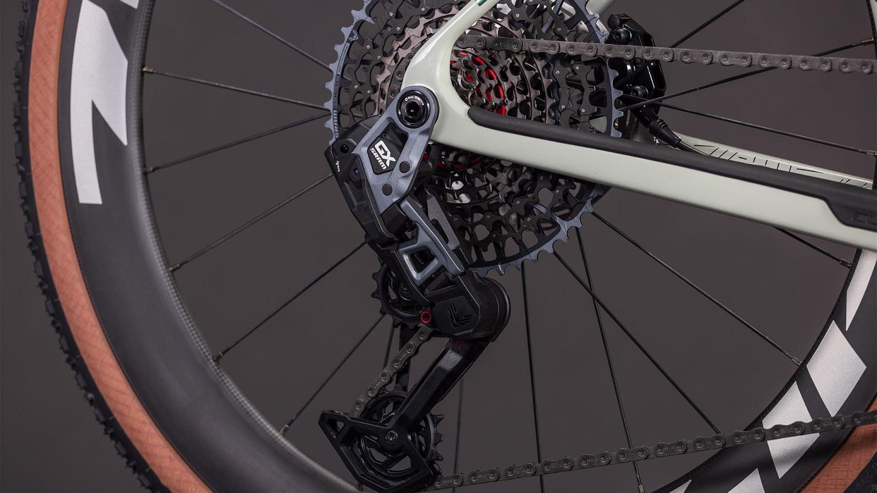 130500-Cube-Nuroad-C-62-SLX-reedbeige-n-chrome-2026-Gravel-Bike-05