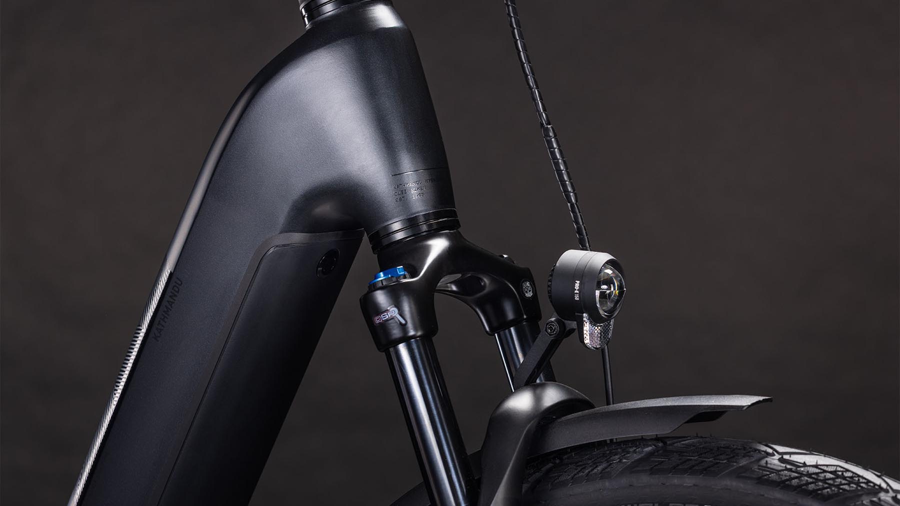 112202E-Cube-Kathmandu-Hybrid-Pro-800-coal-n-black-2026-EBike-Trekkingrad-Tiefeinsteiger-01