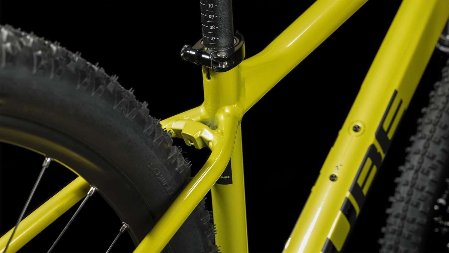 Black and yellow mountain bike online